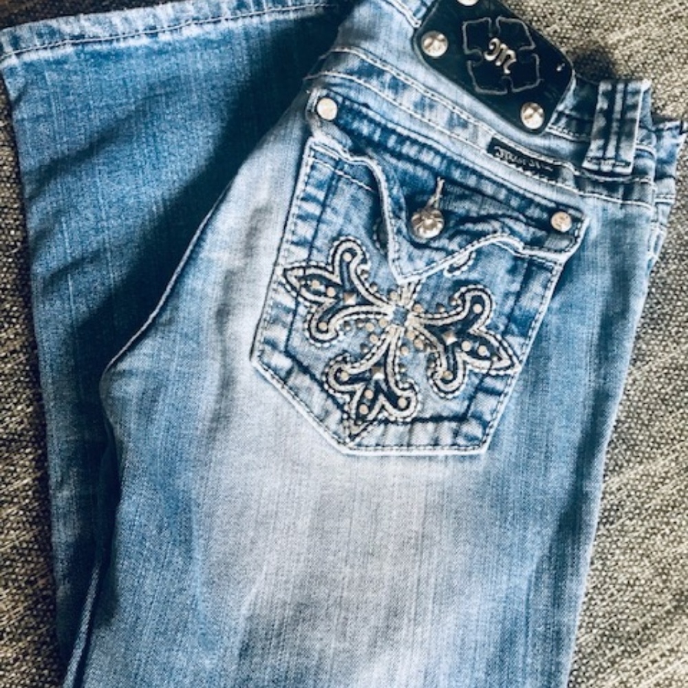 Miss Me Jean Capris - Size 28